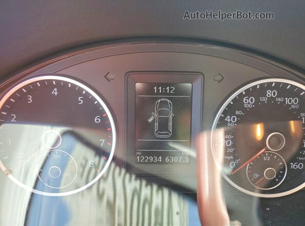 WVGAV7AX8HK033902 2017 VOLKSWAGEN TIGUAN Черный Вид щитка приборов