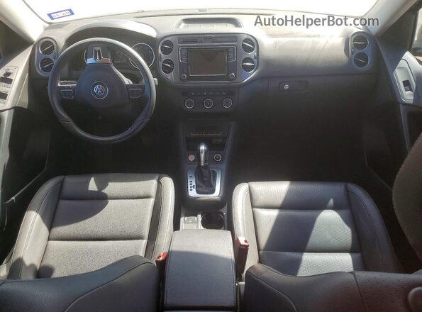 WVGAV7AX8HK033902 2017 VOLKSWAGEN TIGUAN Черный Вид панели приборов