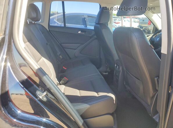 WVGAV7AX8HK033902 2017 VOLKSWAGEN TIGUAN Черный Вид задней части салона