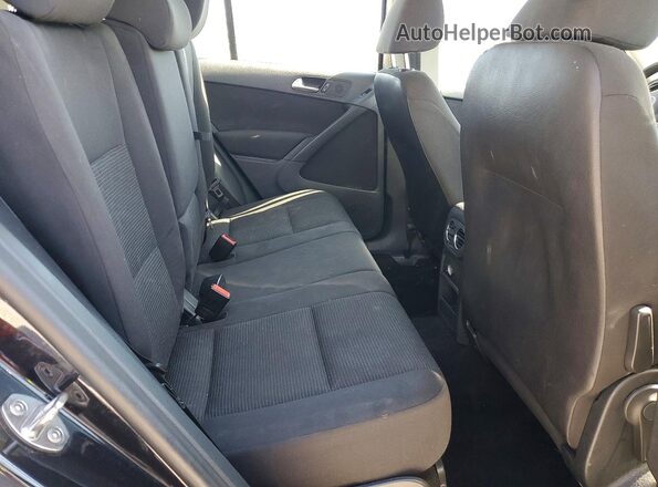 WVGAV7AX9JK000476 2018 VOLKSWAGEN TIGUAN Черный Вид задней части салона