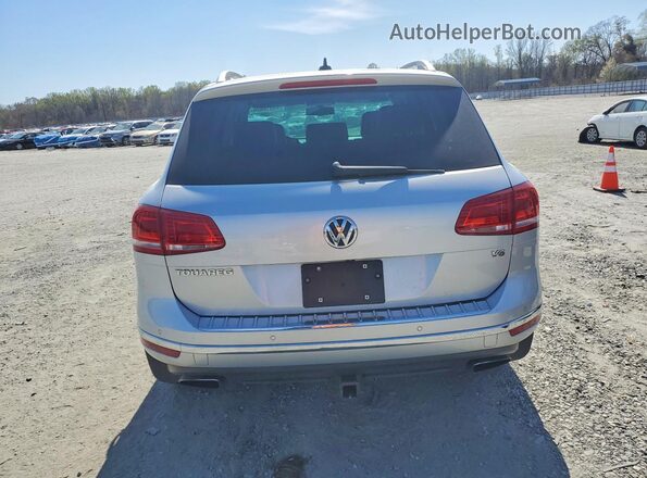 WVGEF9BP7GD001843 2016 VOLKSWAGEN TOUAREG Серебряный Вид сзади