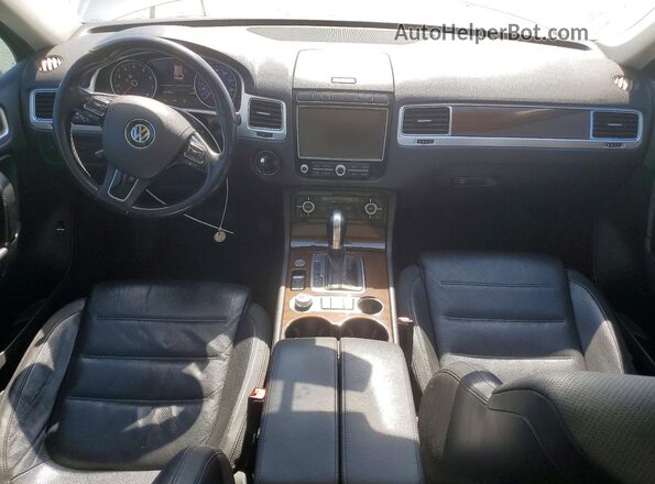 WVGEF9BP7GD001843 2016 VOLKSWAGEN TOUAREG Серебряный Вид панели приборов