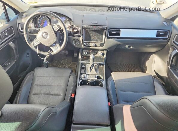 WVGEF9BP7GD010185 2016 VOLKSWAGEN TOUAREG Серебряный Вид панели приборов