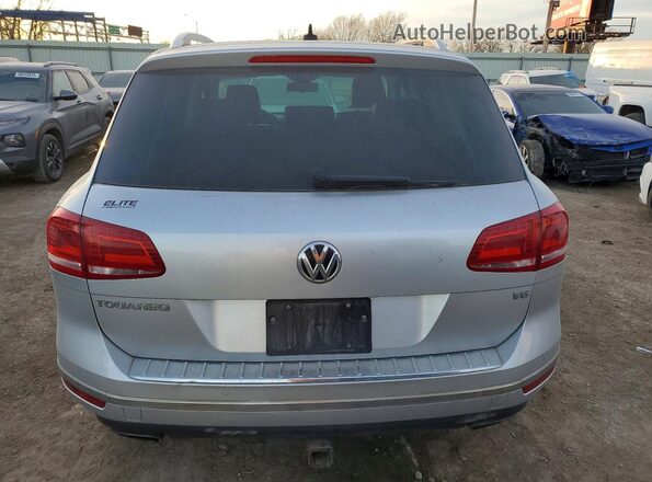 WVGEF9BP7GD010185 2016 VOLKSWAGEN TOUAREG Серебряный Вид сзади