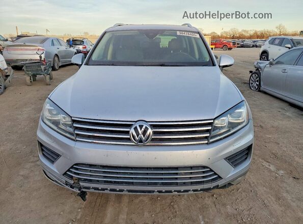 WVGEF9BP7GD010185 2016 VOLKSWAGEN TOUAREG Серебряный Вид спереди