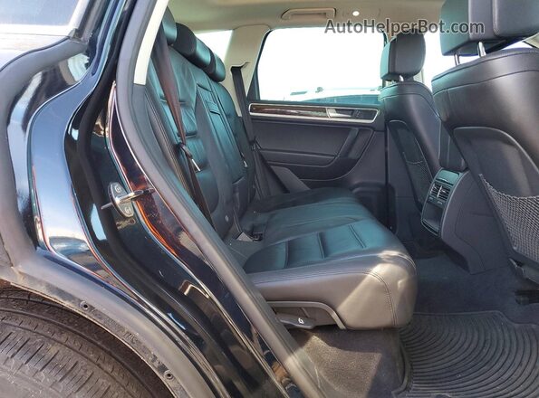 WVGEP9BP2GD001536 2016 VOLKSWAGEN TOUAREG Черный Вид задней части салона