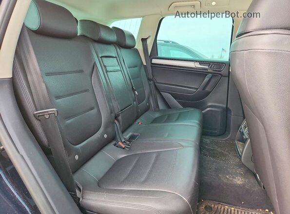 WVGEP9BP5GD005967 2016 VOLKSWAGEN TOUAREG Синий Вид задней части салона