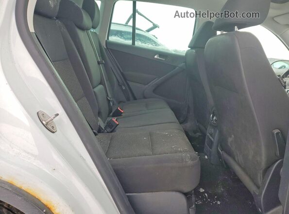 WVGJV7AX5GW592766 2016 VOLKSWAGEN TIGUAN Белый Вид задней части салона