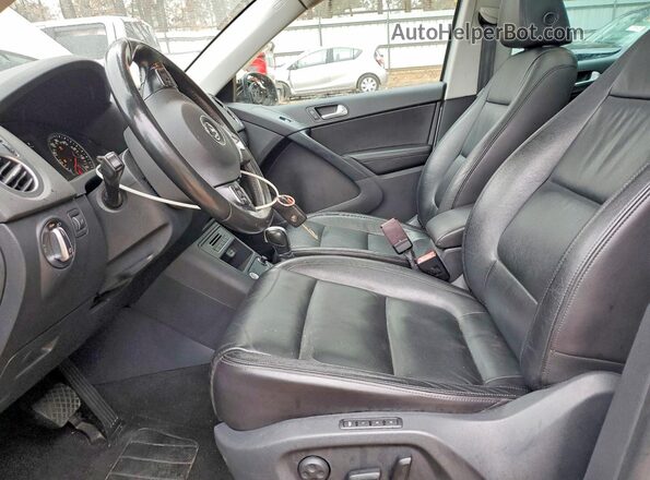 WVGTV7AX2HK012925 2017 VOLKSWAGEN TIGUAN Silver Vista interior delantera
