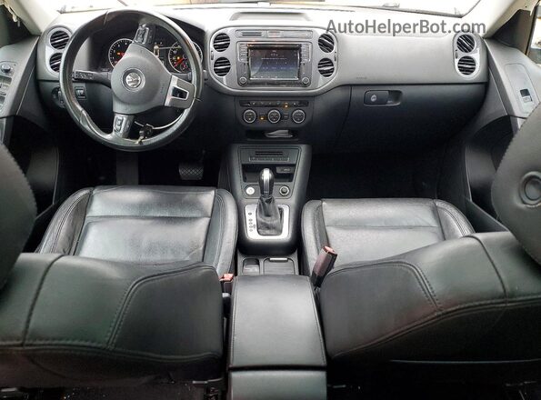 WVGTV7AX2HK012925 2017 VOLKSWAGEN TIGUAN Silver Vista del salpicadero
