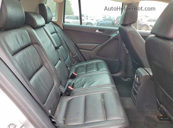 WVGTV7AX2HK012925 2017 VOLKSWAGEN TIGUAN Silver Vista interior trasera