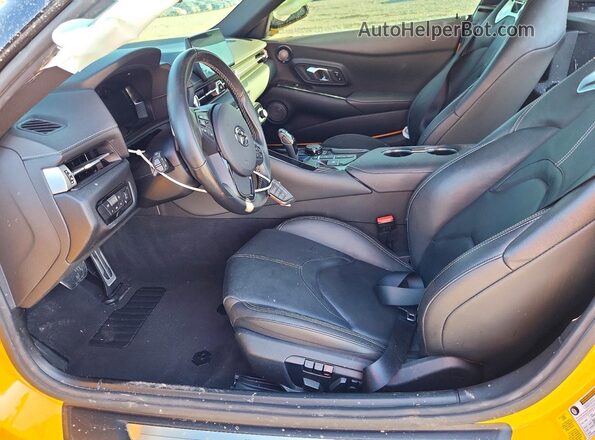 WZ1DB0C05MW040604 2021 TOYOTA SUPRA Yellow Widok wnętrza z przodu