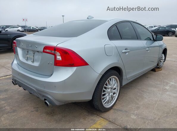YV126MFL2J2455142 2018 VOLVO S60 Серебряный Задняя правая четверть