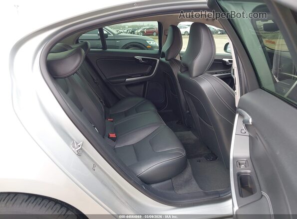 YV126MFL2J2455142 2018 VOLVO S60 Серебряный Вид наклейки с VIN-кодом