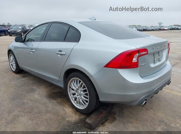 YV126MFL2J2455142 2018 VOLVO S60 Серебряный Задняя левая четверть
