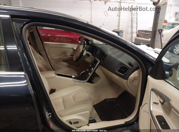 YV140MEKXG1302669 2016 VOLVO V60 Синий Вид салона спереди