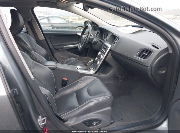 YV140MEL3J2379085 2018 VOLVO V60 Синий Вид салона спереди