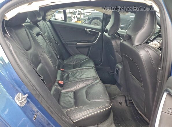 YV149MTS7H2438651 2017 VOLVO S60 Blue Rear seats view