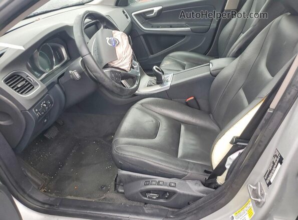 YV1612TK8G2393917 2016 VOLVO S60 Серебряный Вид салона спереди