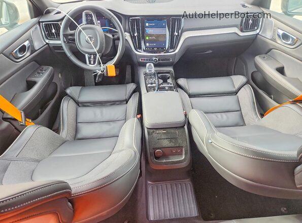 YV1H60EP4S1644289 2025 VOLVO V60 Silver Вид панелі приладів