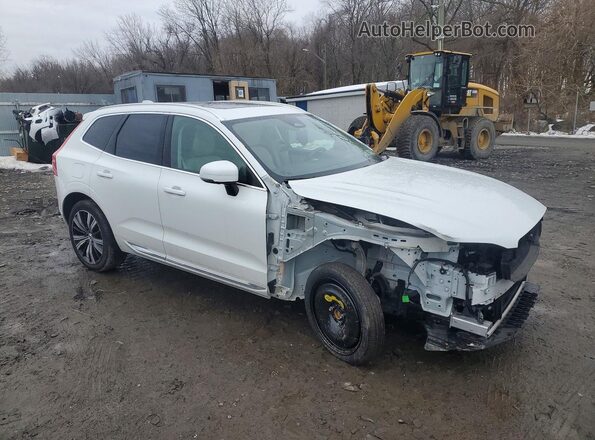 YV4062RL3N1083736 2022 VOLVO XC60 White Przód prawy