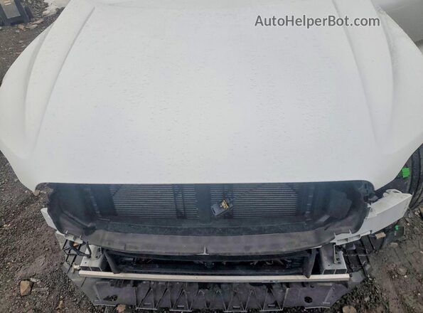 YV4062RL3N1083736 2022 VOLVO XC60 White Widok wnętrza z tyłu