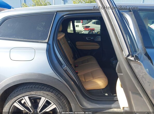 YV4102WK5L1033452 2020 VOLVO V60 CROSS COUNTRY Gray Vista de la etiqueta del VIN