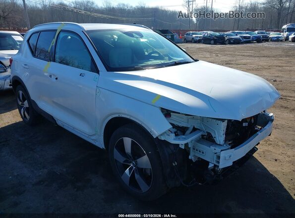 YV4162UK7M2583085 2021 VOLVO XC40 White 