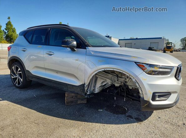 YV4162UM2K2110113 2019 VOLVO XC40 Серебряный Передняя правая четверть