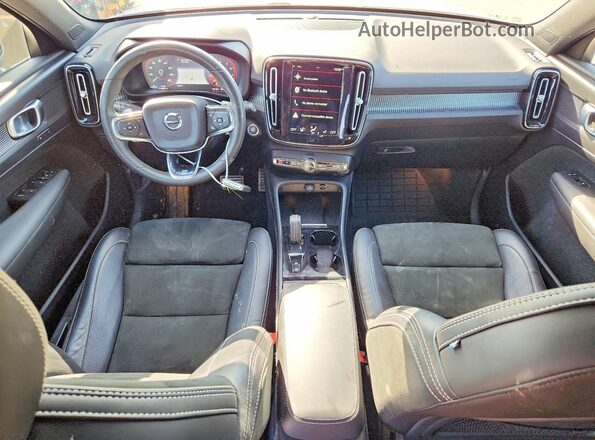 YV4162UM2K2110113 2019 VOLVO XC40 Серебряный Вид панели приборов