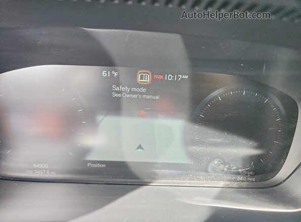 YV4162UM2M2460389 2021 VOLVO XC40 Gray Instrument cluster view