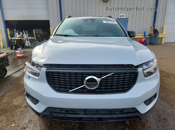 YV4162UM2M2460389 2021 VOLVO XC40 Gray Front view
