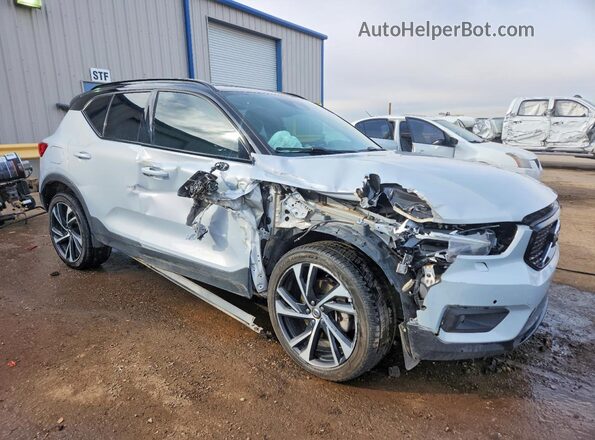 YV4162UM2M2460389 2021 VOLVO XC40 Gray Front right