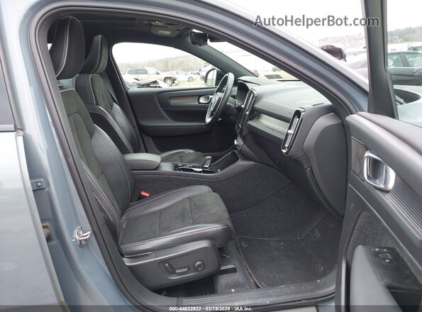 YV4162UM4N2648977 2022 VOLVO XC40 Серый Вид салона спереди