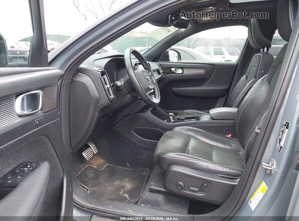 YV4162UM4N2648977 2022 VOLVO XC40 Серый 