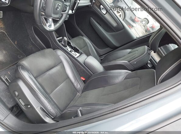 YV4162UM4N2648977 2022 VOLVO XC40 Серый 
