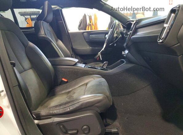 YV4162UM5K2057519 2019 VOLVO XC40 Белый Вид салона спереди