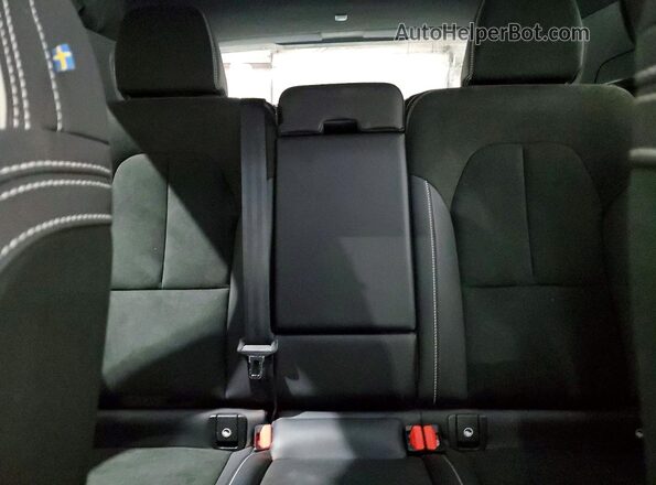 YV4162UM7N2742982 2022 VOLVO XC40 Белый Вид задних сидений