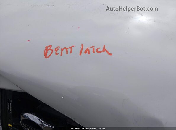 YV4162XZ2K2013775 2019 VOLVO XC40 White Vista trasera