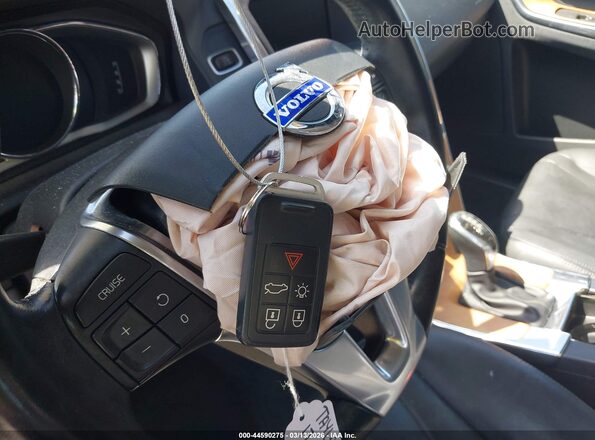 YV440MDU3H2042648 2017 VOLVO XC60 Черный Вид панели приборов