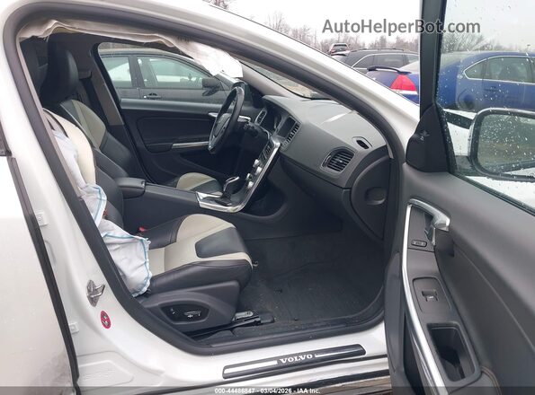 YV440MWK8H1037642 2017 VOLVO V60 CROSS COUNTRY White წინა სალონის ხედი