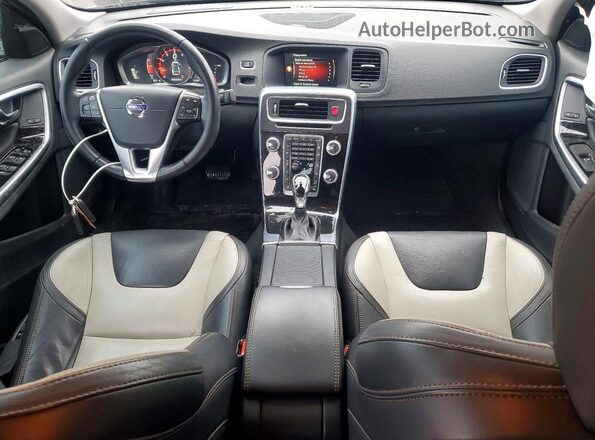 YV4612UM1G2000844 2016 VOLVO S60 Gray Widok deski rozdzielczej