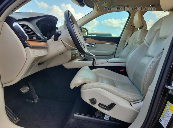 YV4A221L6L1551354 2020 VOLVO XC90 Черный Вид салона спереди