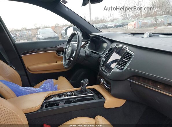 YV4A22PL0H1120670 2017 VOLVO XC90 Коричневый Вид салона спереди