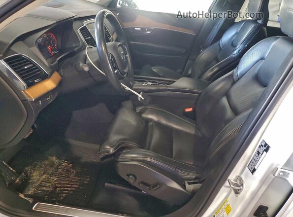YV4A22PLXK1418229 2019 VOLVO XC90 White Front interior view
