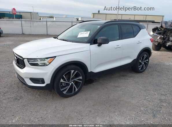 YV4AC2HM4L2241046 2020 VOLVO XC40 White Przód lewy