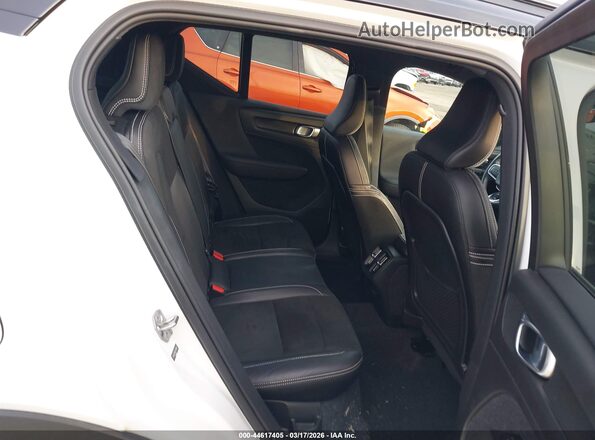 YV4AC2HM4L2241046 2020 VOLVO XC40 White Widok naklejki z numerem VIN