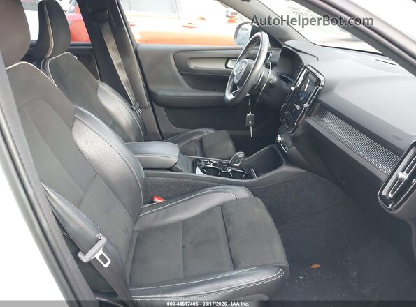 YV4AC2HM4L2241046 2020 VOLVO XC40 White Widok wnętrza z przodu