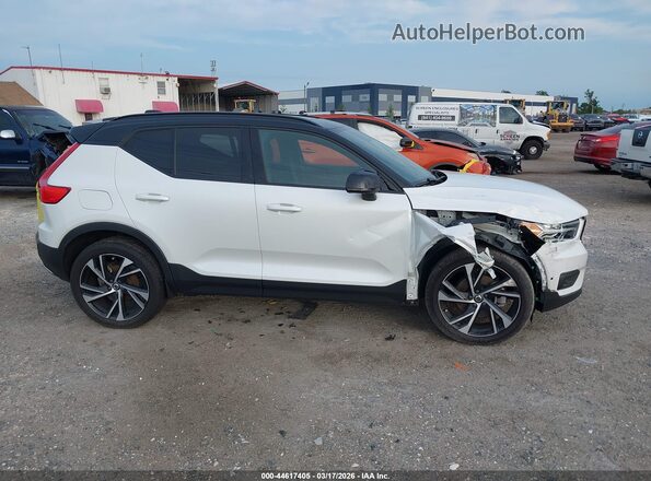 YV4AC2HM4L2241046 2020 VOLVO XC40 White Widok wnętrza 360 stopni
