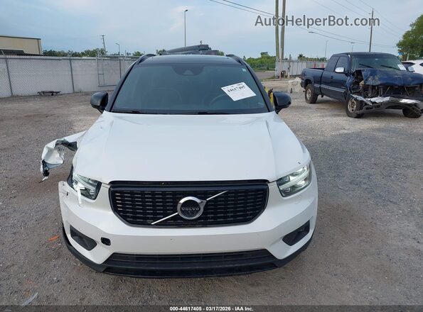 YV4AC2HM4L2241046 2020 VOLVO XC40 White Widok wnętrza z tyłu